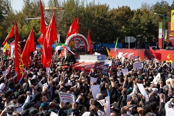 بدرقه پیکر شهید نیلفروشان تا خانه ابدی