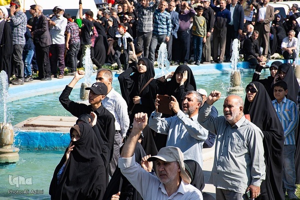 بدرقه پیکر شهید نیلفروشان تا خانه ابدی