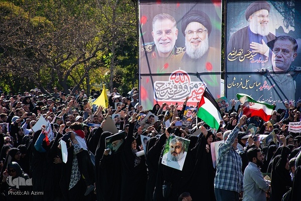 بدرقه پیکر شهید نیلفروشان تا خانه ابدی