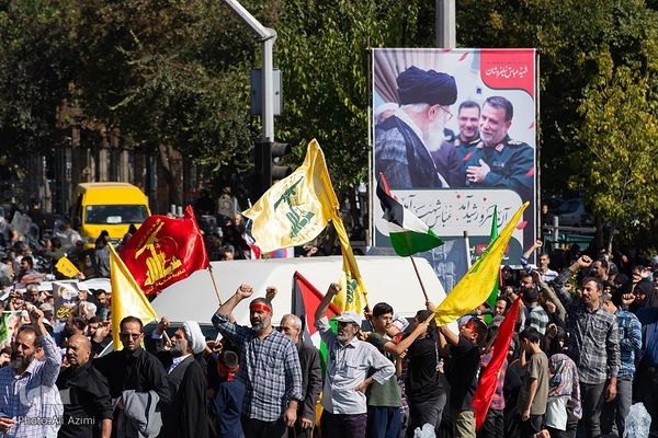 بدرقه پیکر شهید نیلفروشان تا خانه ابدی