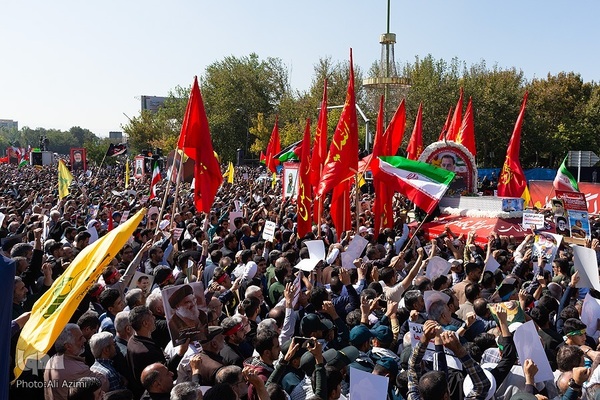 بدرقه پیکر شهید نیلفروشان تا خانه ابدی