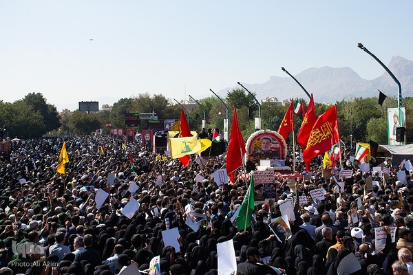 بدرقه پیکر شهید نیلفروشان تا خانه ابدی