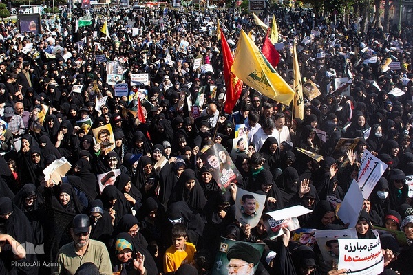 بدرقه پیکر شهید نیلفروشان تا خانه ابدی