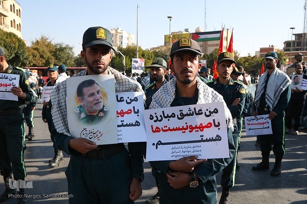 بدرقه پیکر شهید نیلفروشان تا خانه ابدی