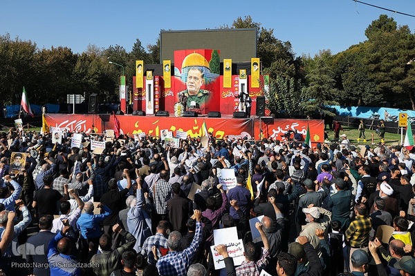 بدرقه پیکر شهید نیلفروشان تا خانه ابدی