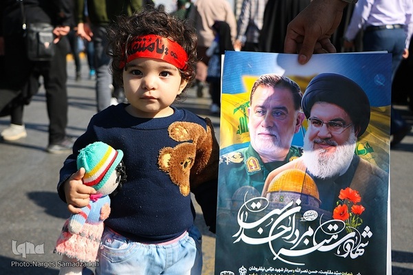 بدرقه پیکر شهید نیلفروشان تا خانه ابدی