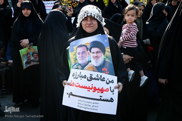 بدرقه پیکر شهید نیلفروشان تا خانه ابدی