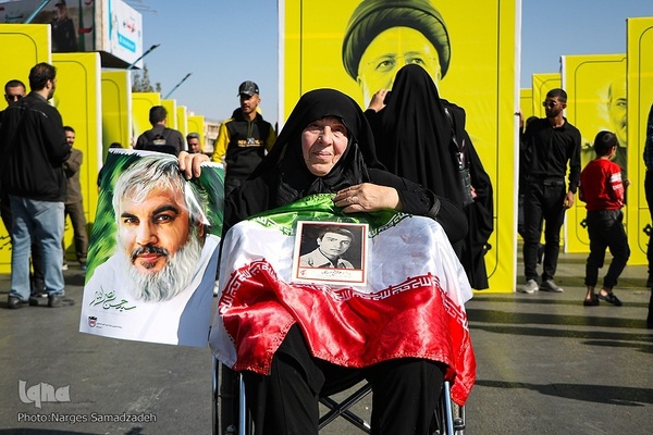 بدرقه پیکر شهید نیلفروشان تا خانه ابدی