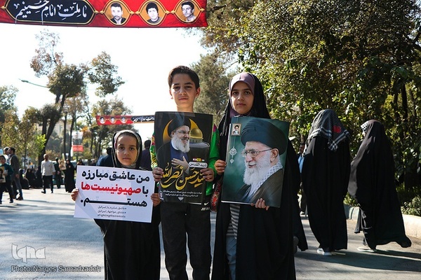 بدرقه پیکر شهید نیلفروشان تا خانه ابدی