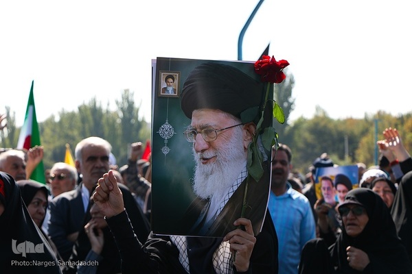 بدرقه پیکر شهید نیلفروشان تا خانه ابدی