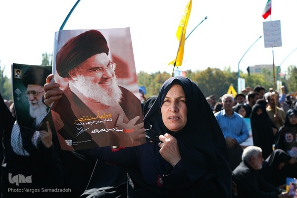 بدرقه پیکر شهید نیلفروشان تا خانه ابدی