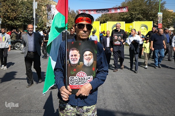 بدرقه پیکر شهید نیلفروشان تا خانه ابدی