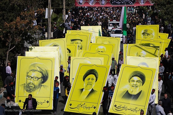 بدرقه پیکر شهید نیلفروشان تا خانه ابدی