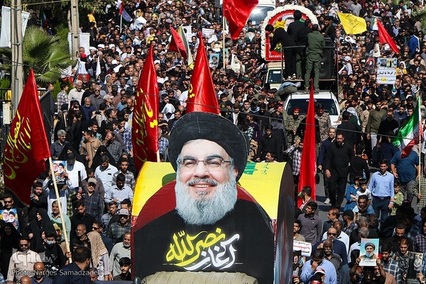 بدرقه پیکر شهید نیلفروشان تا خانه ابدی