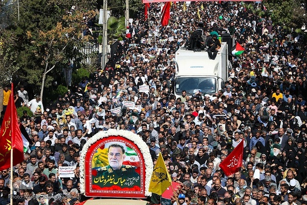 بدرقه پیکر شهید نیلفروشان تا خانه ابدی