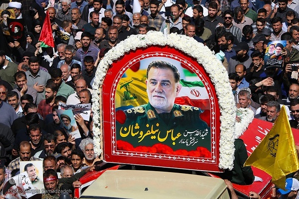 بدرقه پیکر شهید نیلفروشان تا خانه ابدی