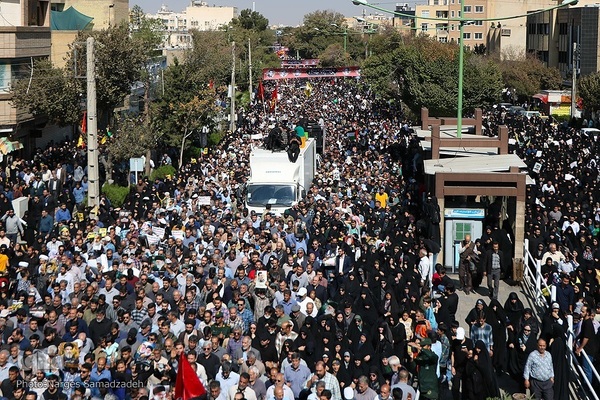 بدرقه پیکر شهید نیلفروشان تا خانه ابدی