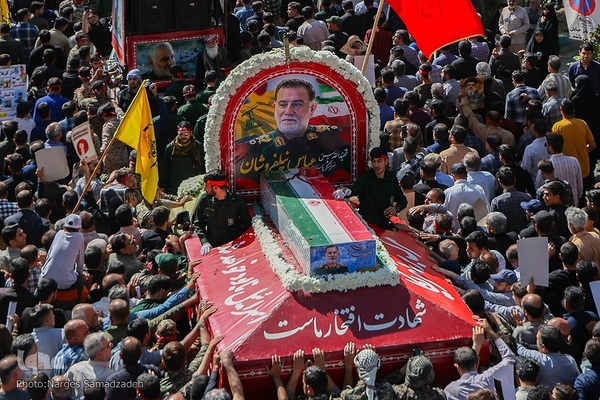 بدرقه پیکر شهید نیلفروشان تا خانه ابدی