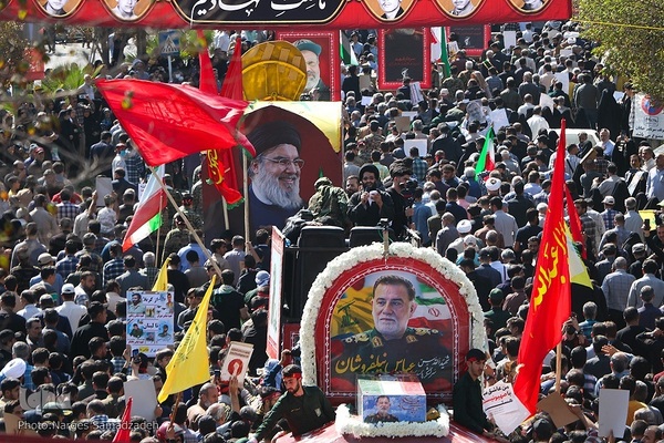 بدرقه پیکر شهید نیلفروشان تا خانه ابدی