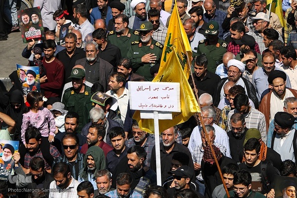 بدرقه پیکر شهید نیلفروشان تا خانه ابدی