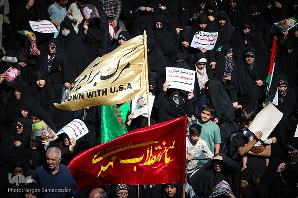 بدرقه پیکر شهید نیلفروشان تا خانه ابدی