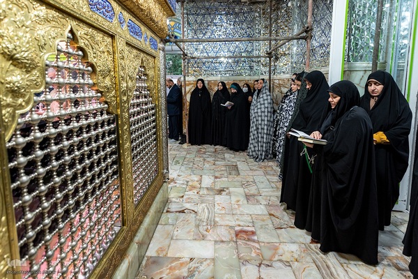 غبارروبی ضریح مطهر امامزاده حسن (ع)