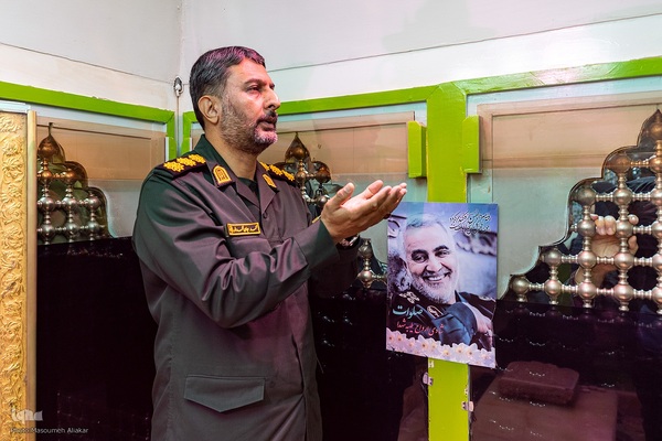 غبارروبی ضریح مطهر امامزاده حسن (ع)