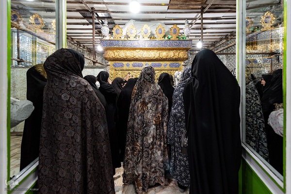 غبارروبی ضریح مطهر امامزاده حسن (ع)