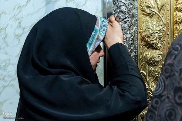 غبارروبی ضریح مطهر امامزاده حسن (ع)