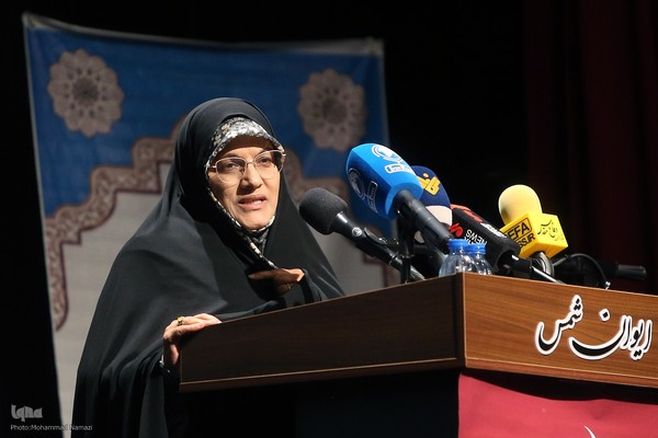 زهره الهیان، دبیر کل جمیعت اعتلای نهادهای مردمی انقلاب اسلامی در همایش «حمایت از مردم مظلوم لبنان و جبهه مقاومت» 