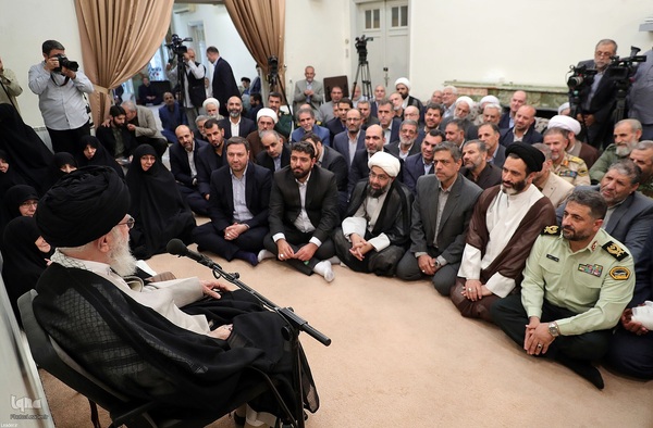 دیدار دست اندرکاران کنگره بزرگداشت ۹ هزار و ۸۰۰ شهید استان کرمانشاه با رهبر معظم انقلاب