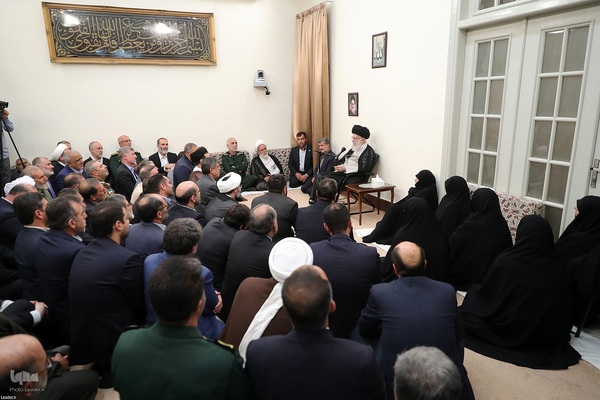 دیدار دست اندرکاران کنگره بزرگداشت ۹ هزار و ۸۰۰ شهید استان کرمانشاه با رهبر معظم انقلاب