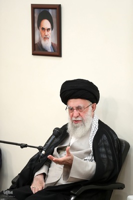 دیدار دست اندرکاران کنگره بزرگداشت ۹ هزار و ۸۰۰ شهید استان کرمانشاه با رهبر معظم انقلاب