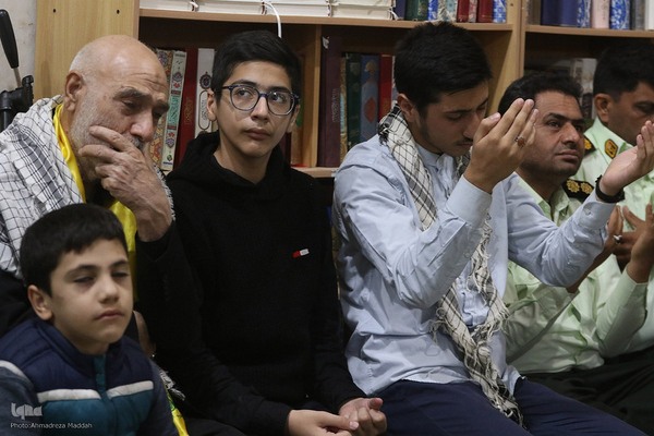 وداع مردم شهرک گلستان شیراز با پیکر شهید معصومه کرباسی