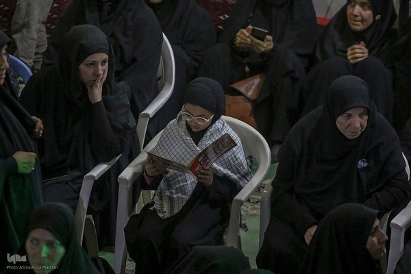 وداع مردم شهرک گلستان شیراز با پیکر شهید معصومه کرباسی