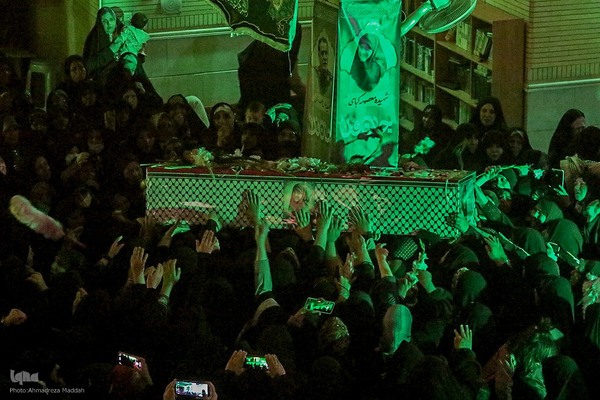 وداع مردم شهرک گلستان شیراز با پیکر شهید معصومه کرباسی