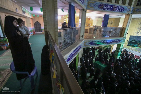 وداع مردم شهرک گلستان شیراز با پیکر شهید معصومه کرباسی