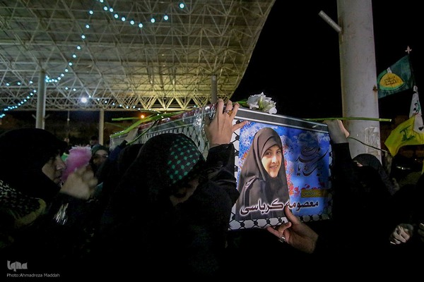 وداع مردم شهرک گلستان شیراز با پیکر شهید معصومه کرباسی