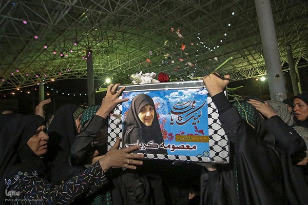 وداع مردم شهرک گلستان شیراز با پیکر شهید معصومه کرباسی