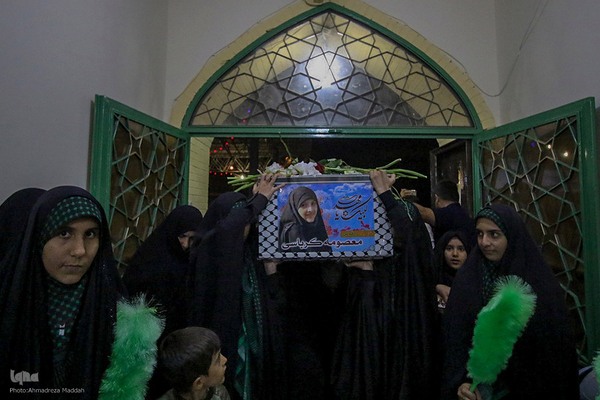 وداع مردم شهرک گلستان شیراز با پیکر شهید معصومه کرباسی