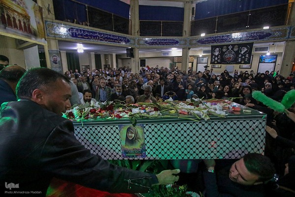 وداع مردم شهرک گلستان شیراز با پیکر شهید معصومه کرباسی
