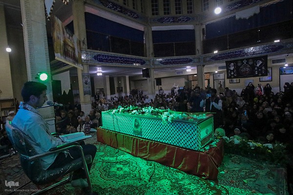 وداع مردم شهرک گلستان شیراز با پیکر شهید معصومه کرباسی