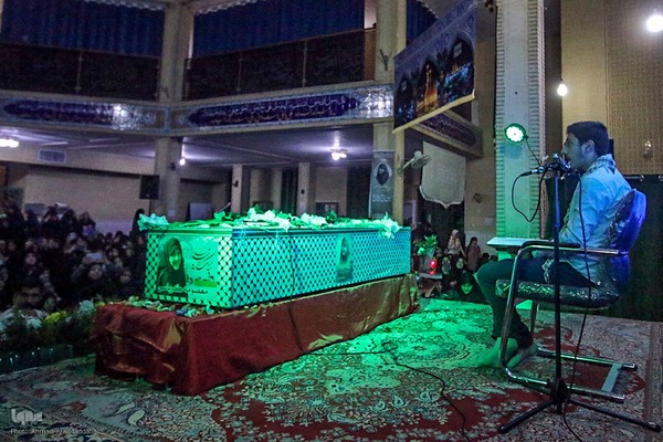 وداع مردم شهرک گلستان شیراز با پیکر شهید معصومه کرباسی