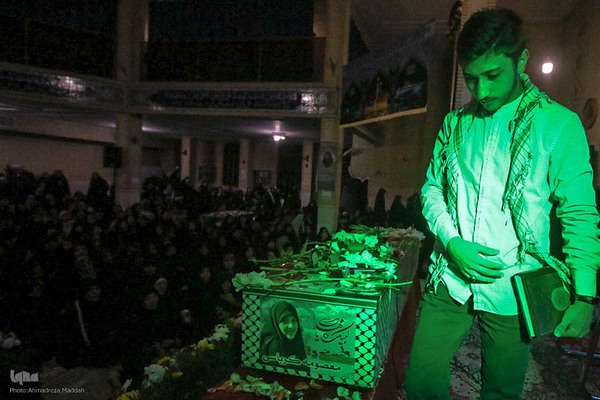 وداع مردم شهرک گلستان شیراز با پیکر شهید معصومه کرباسی