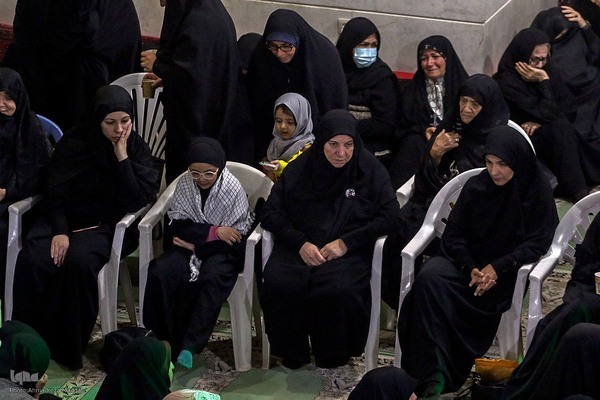 وداع مردم شهرک گلستان شیراز با پیکر شهید معصومه کرباسی