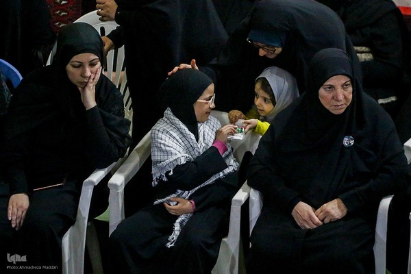 وداع مردم شهرک گلستان شیراز با پیکر شهید معصومه کرباسی