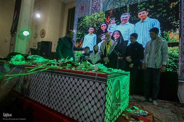 وداع مردم شهرک گلستان شیراز با پیکر شهید معصومه کرباسی