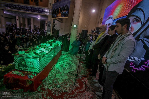 وداع مردم شهرک گلستان شیراز با پیکر شهید معصومه کرباسی