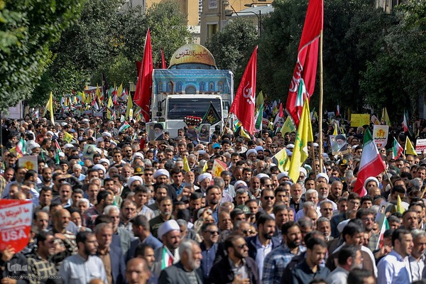 تشییع پیکر شهیده معصومه کرباسی و شهید محمد صباحی در شیراز
