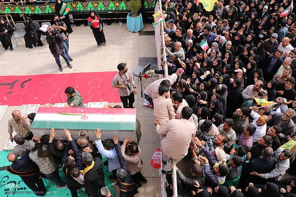 تشییع پیکر شهیده معصومه کرباسی و شهید محمد صباحی در شیراز